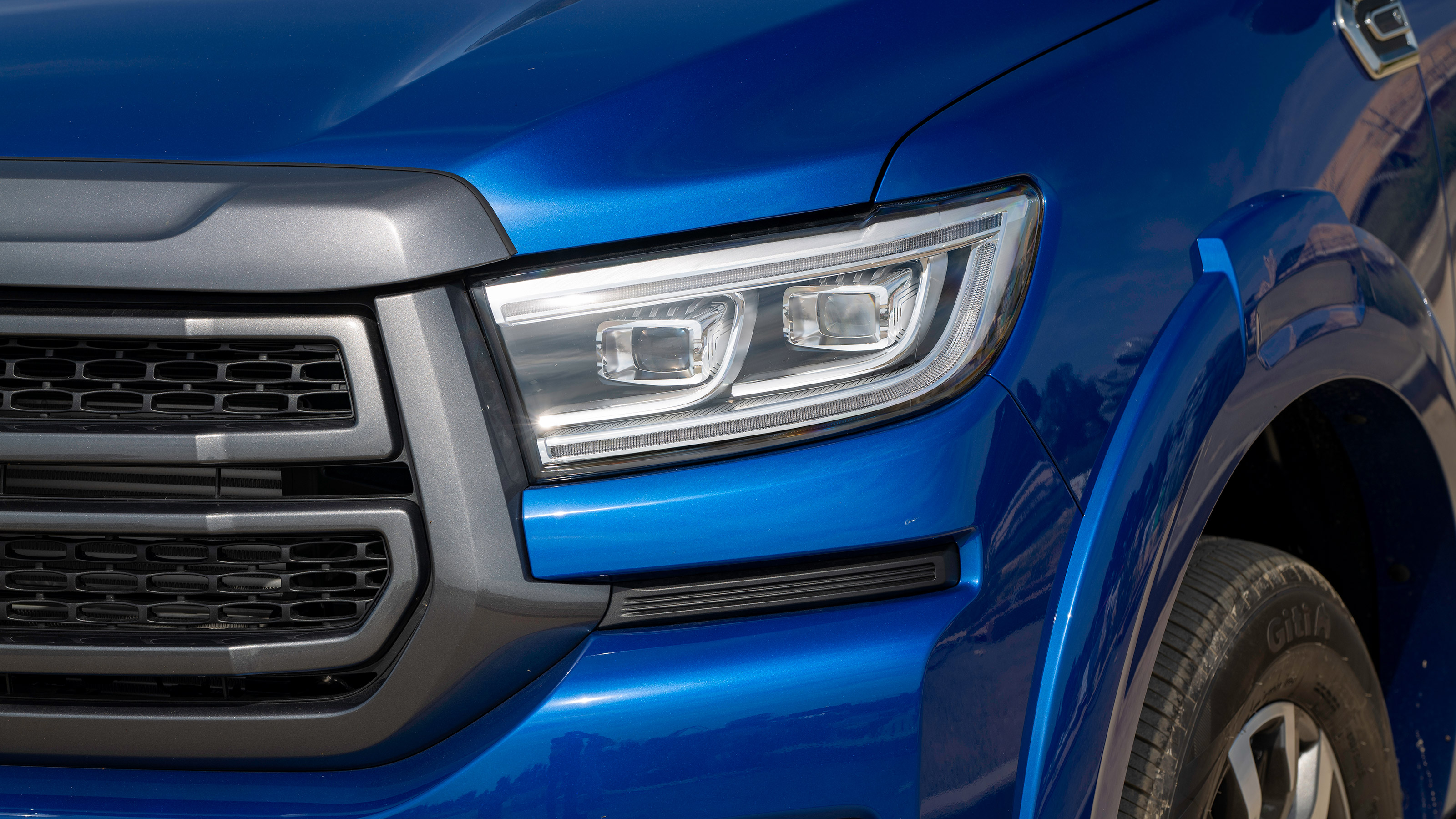 GWM Poer300 - front light