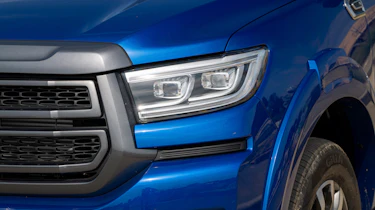 GWM Poer300 - front light