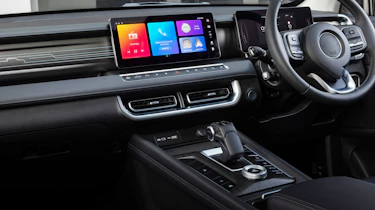 GWM Poer300 - interior
