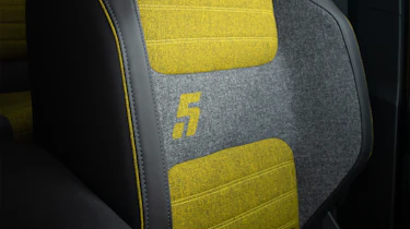 Long-term test Renault 5 E-Tech - '5' logo on seats
