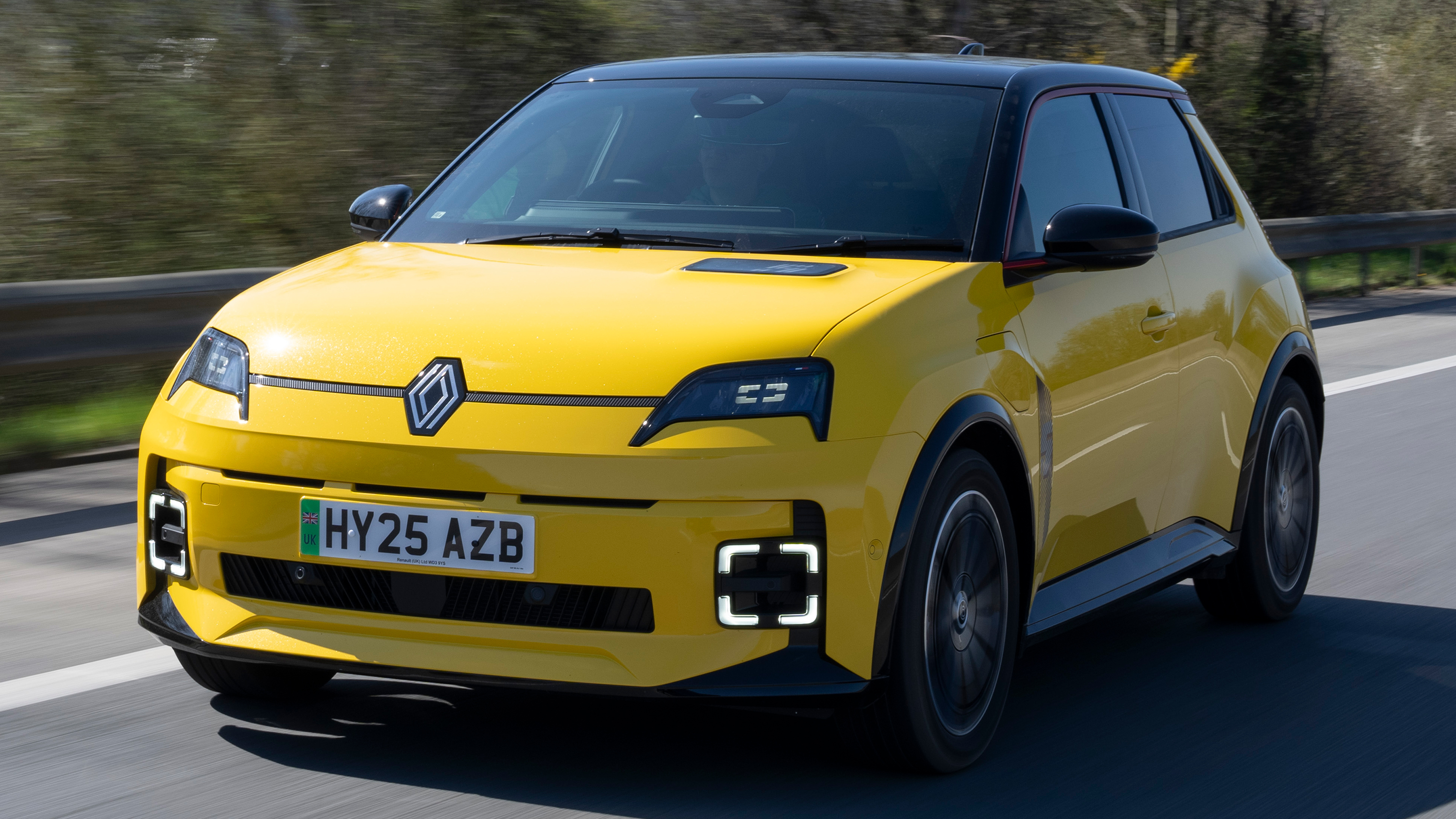 Long-term test Renault 5 E-Tech - front 3/4