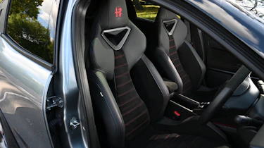 Alfa Romeo Junior Elettrica Veloce - seats