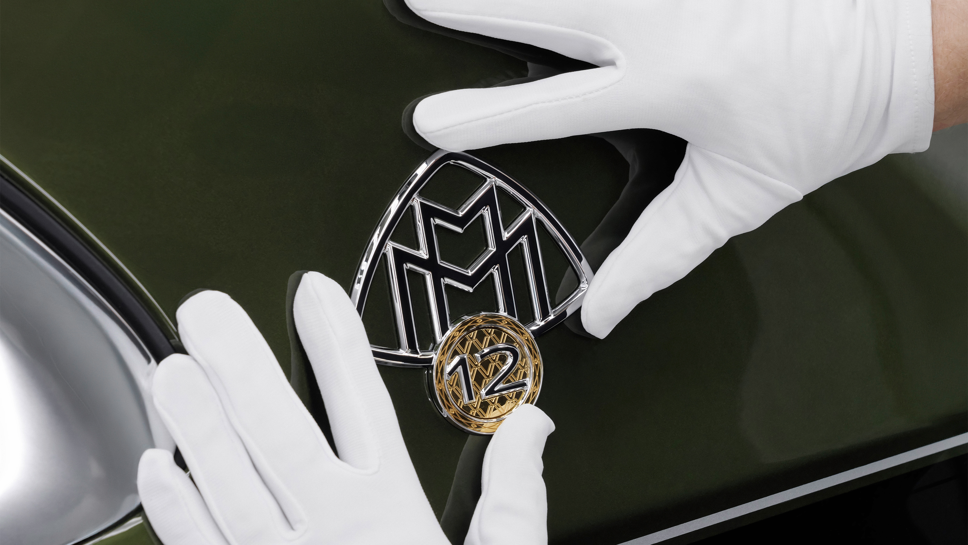 New Mercedes-Maybach V12 Edition - fitting badge