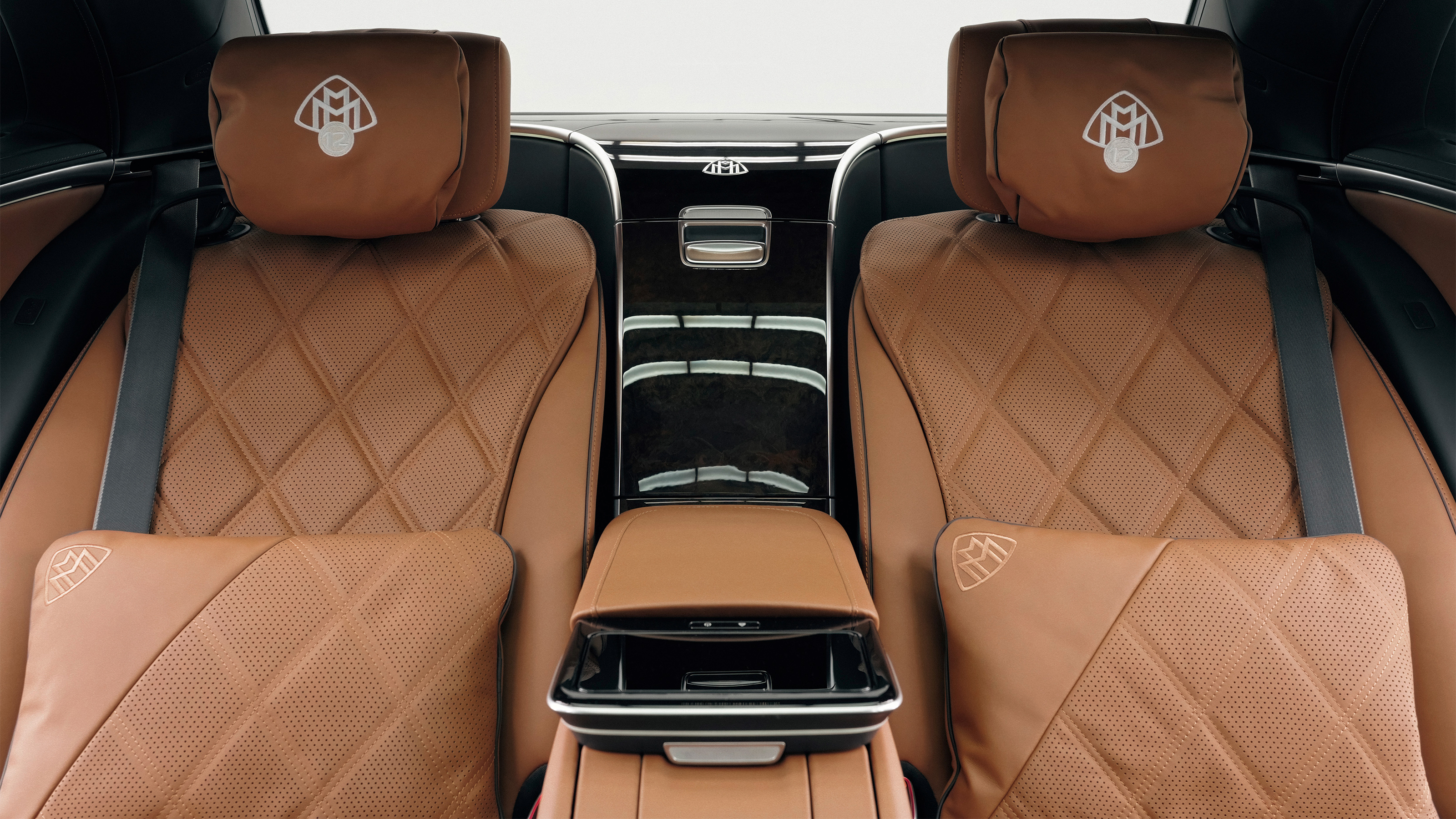 New Mercedes-Maybach V12 Edition - quilted leather and cushions 