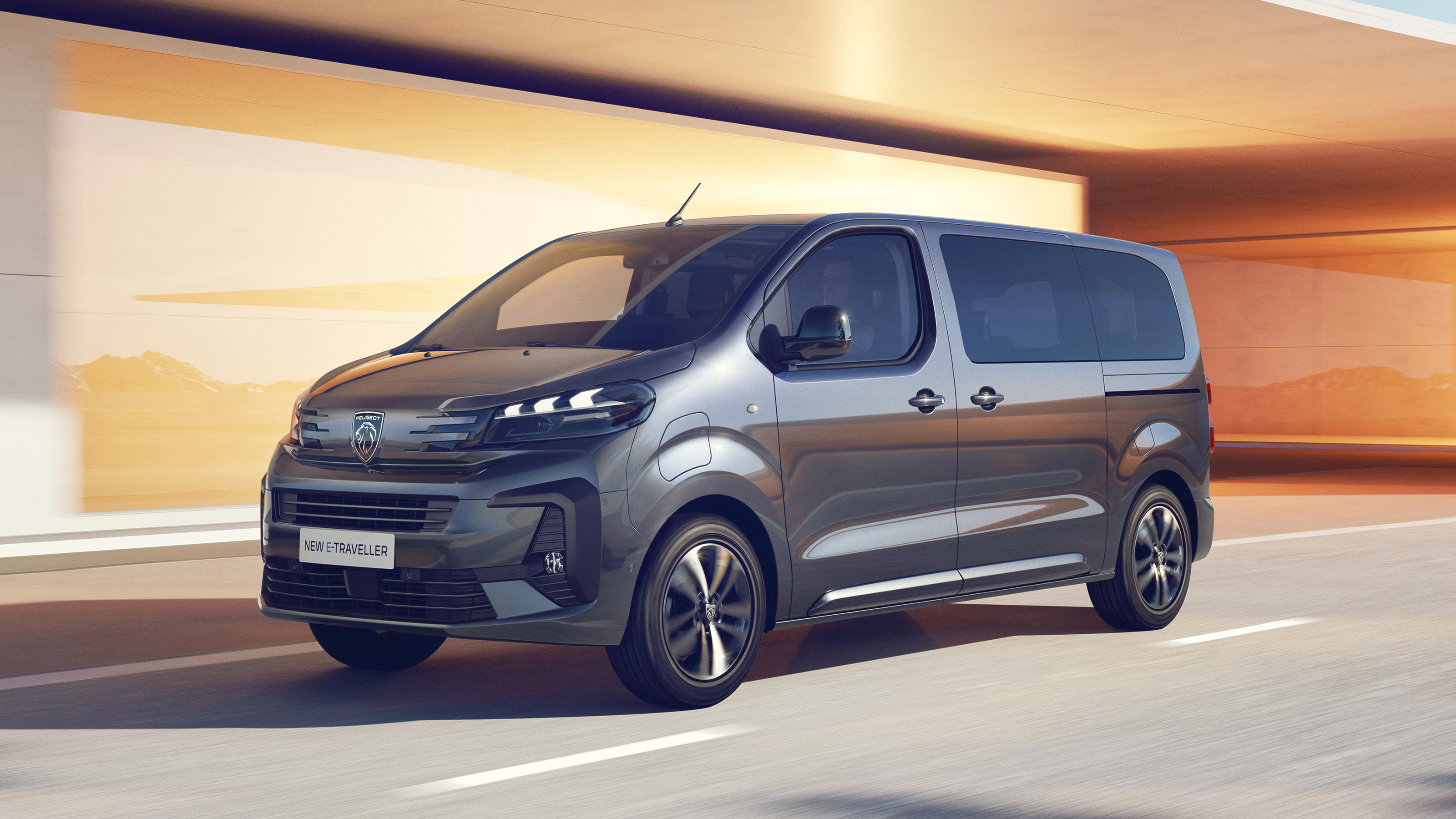 Peugeot E-Traveller - front tracking 
