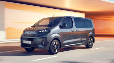 Peugeot E-Traveller - front tracking
