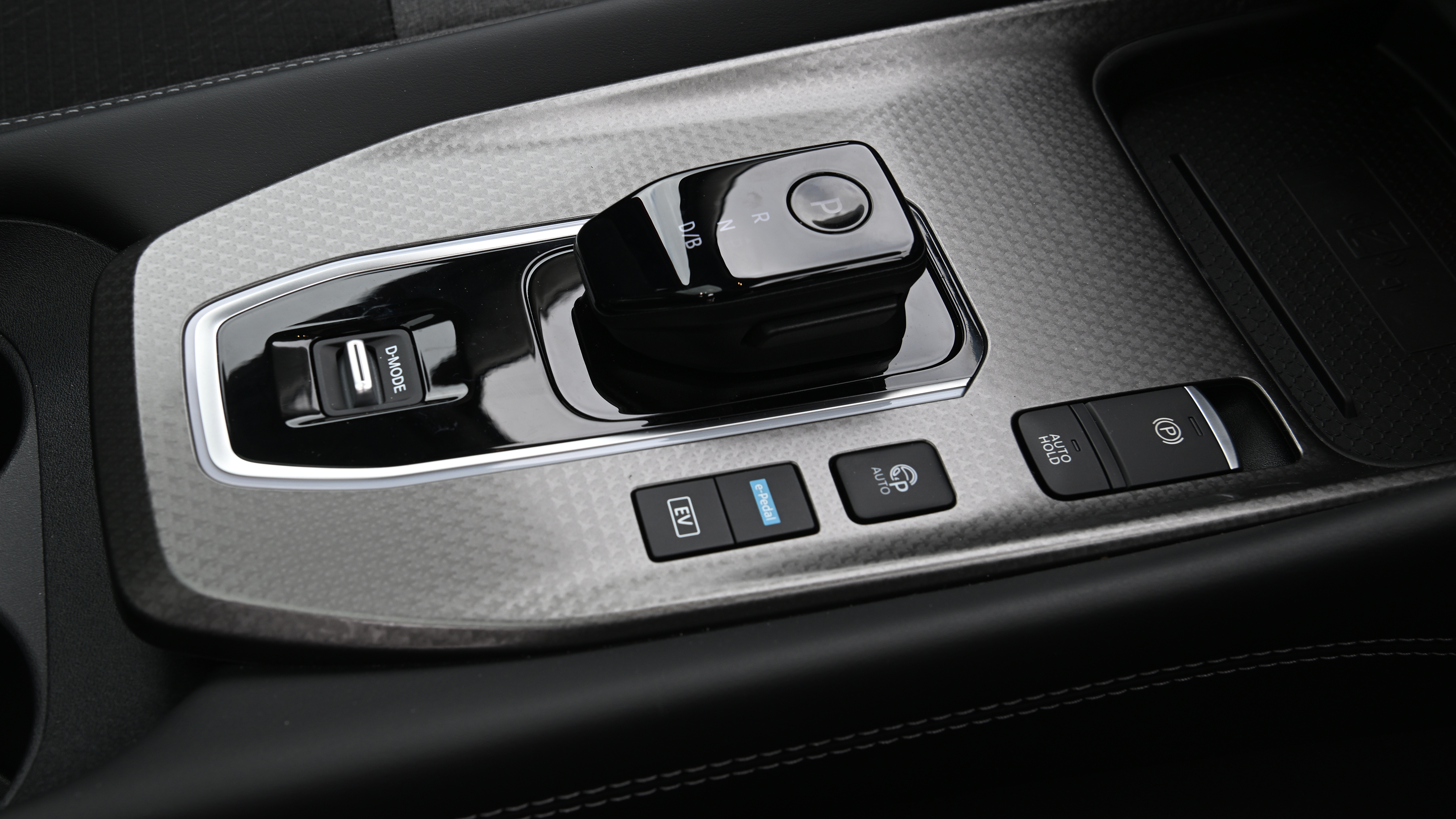Nissan Qashqai e-Power - centre console 