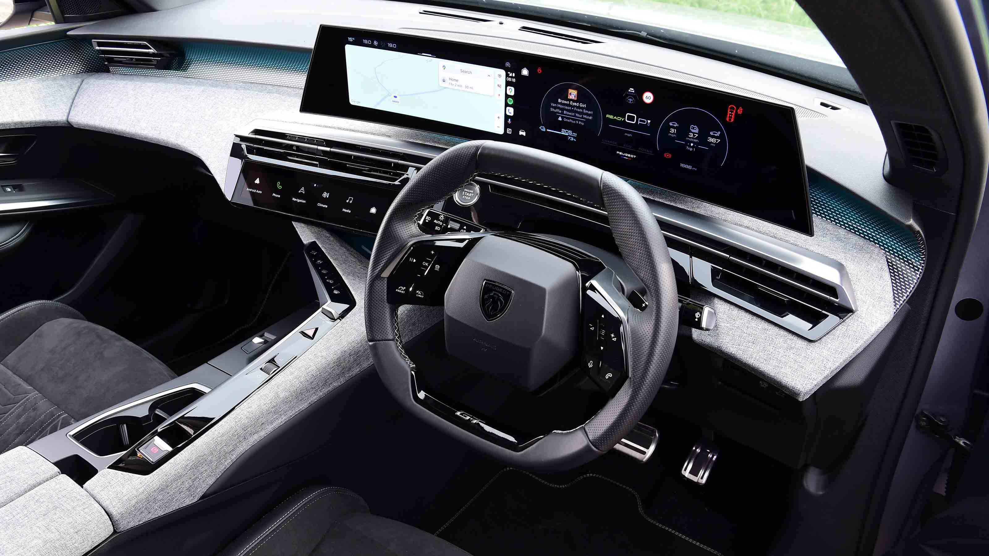 Peugeot E-3008 - dashboard