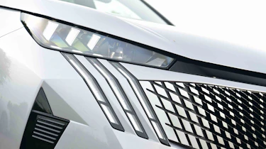 Peugeot E-3008 - head light