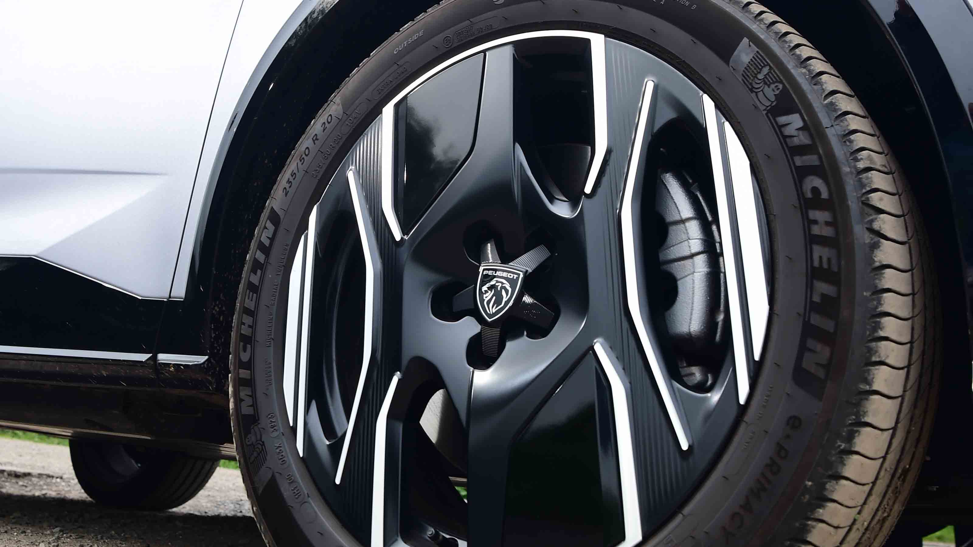 Peugeot E-3008 - alloy wheel detail