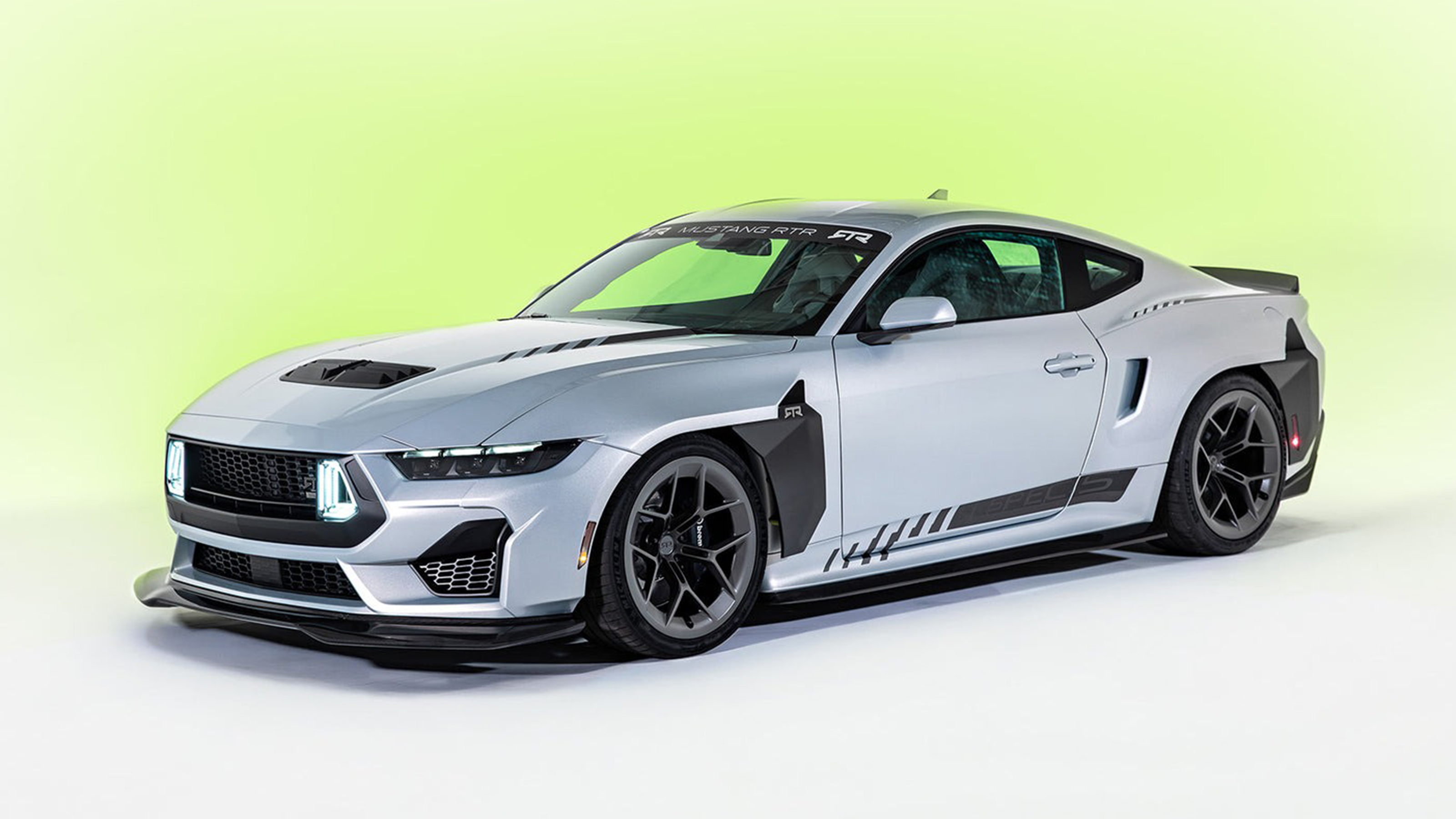 RTR Ford Mustang - front static 