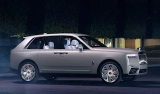 Rolls-Royce Cullinan Cosmos - front