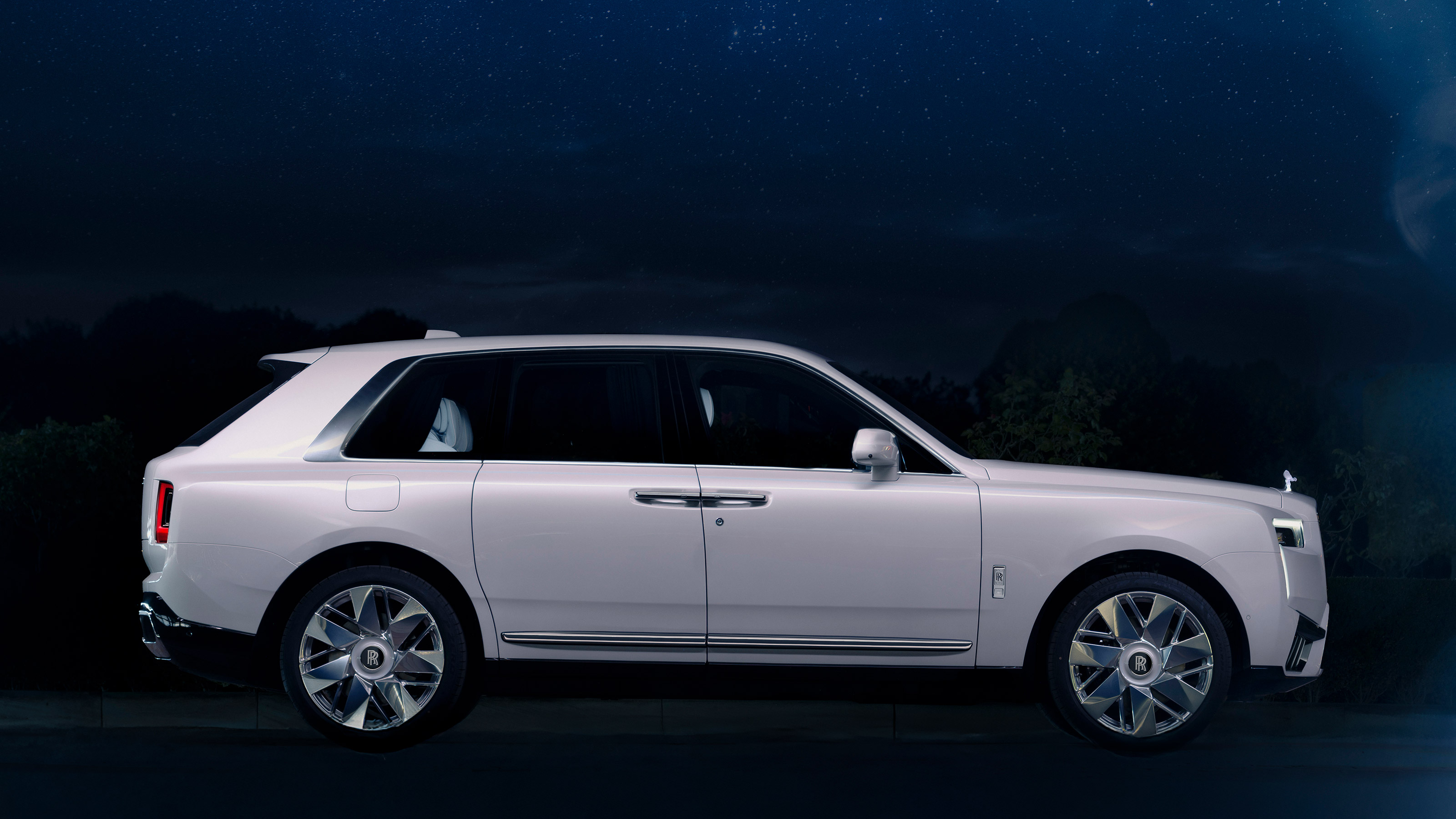 Rolls-Royce Cullinan Cosmos - side