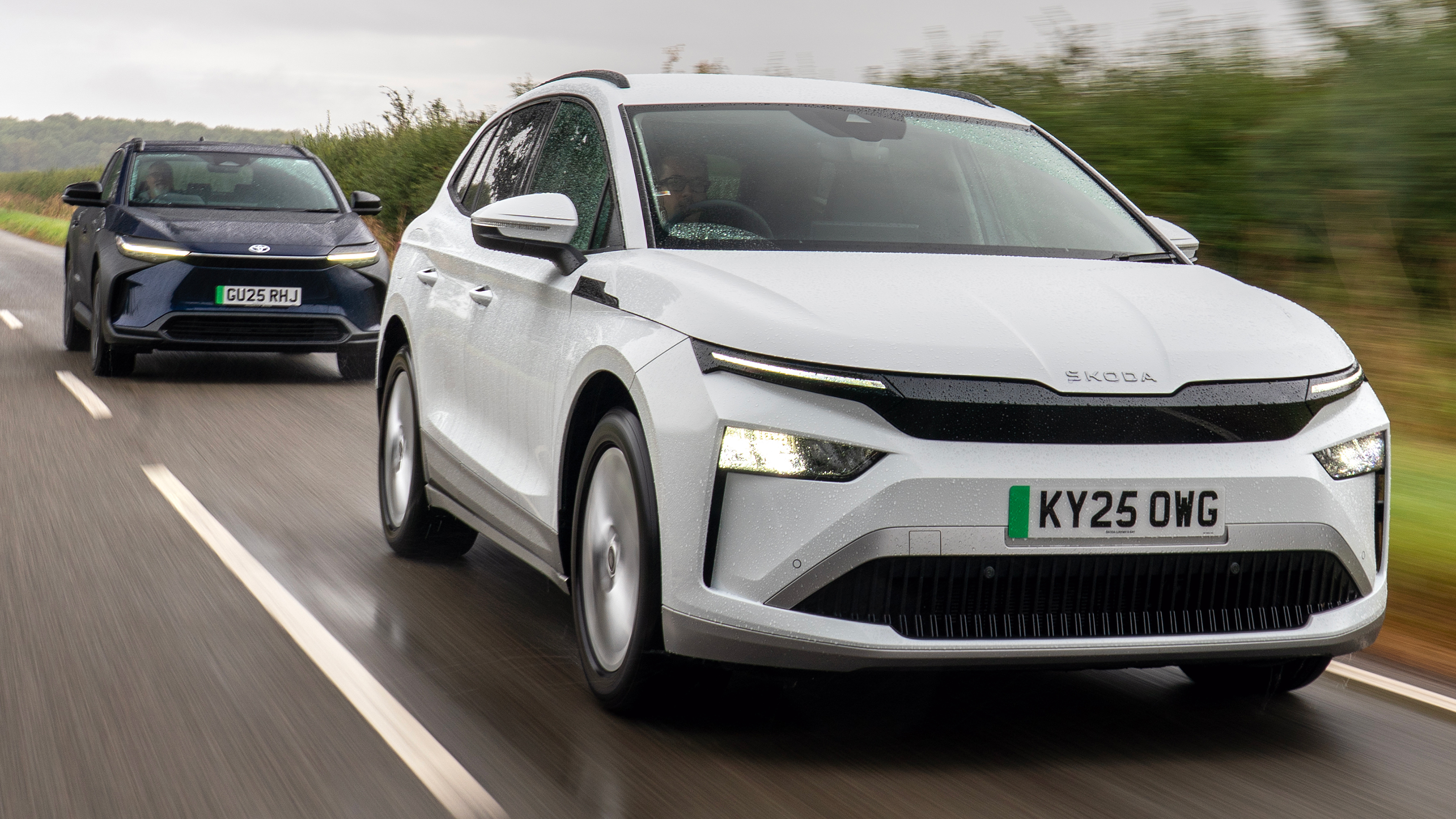 Skoda Enyaq vs Toyota bZ4X - front tracking