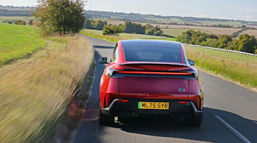 Tesla Model Y Performance 2025 - rear tracking
