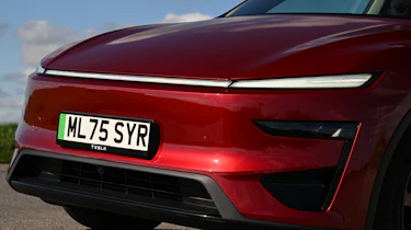 Tesla Model Y Performance 2025 - lights