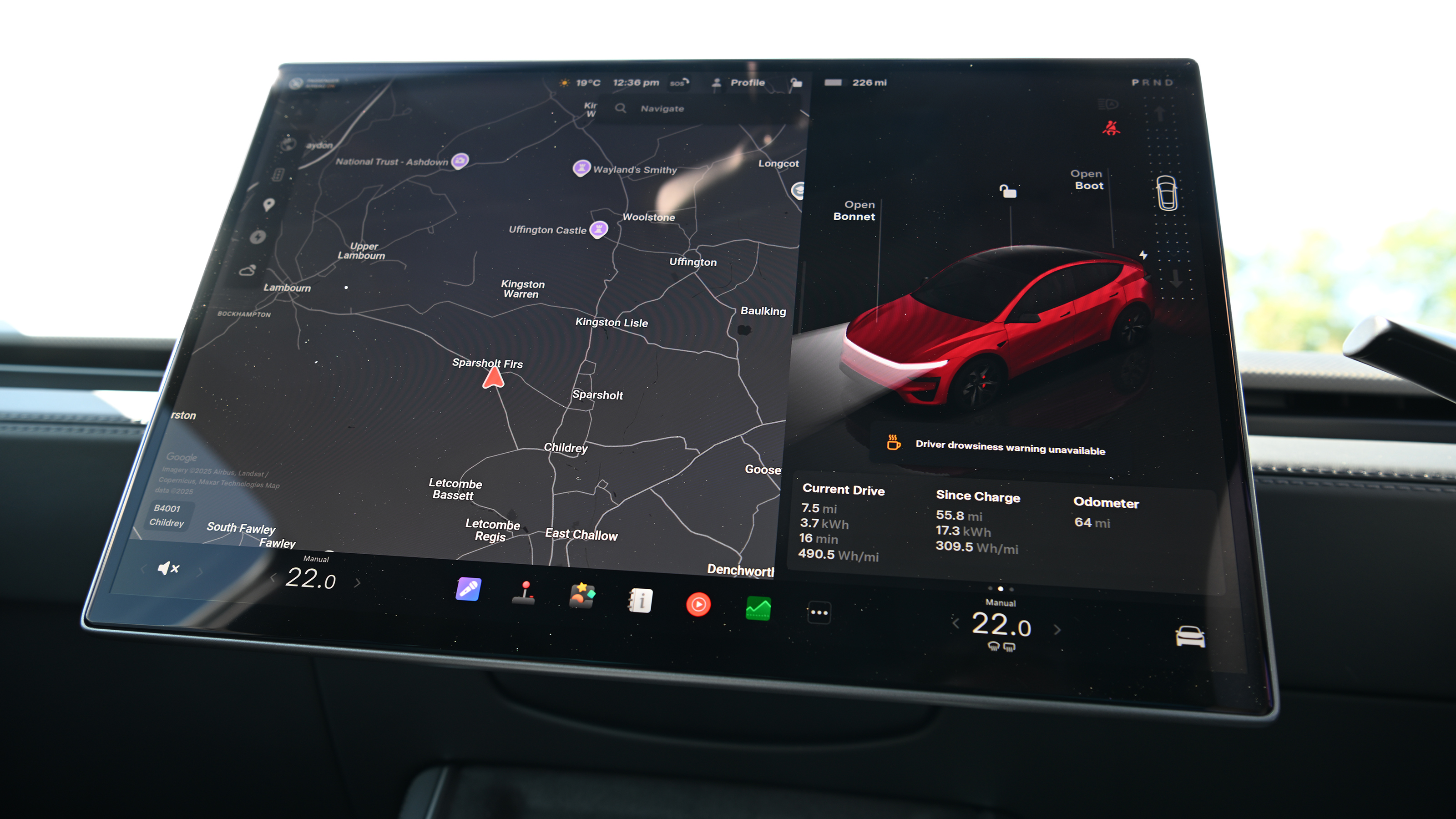 Tesla Model Y Performance 2025 - screen