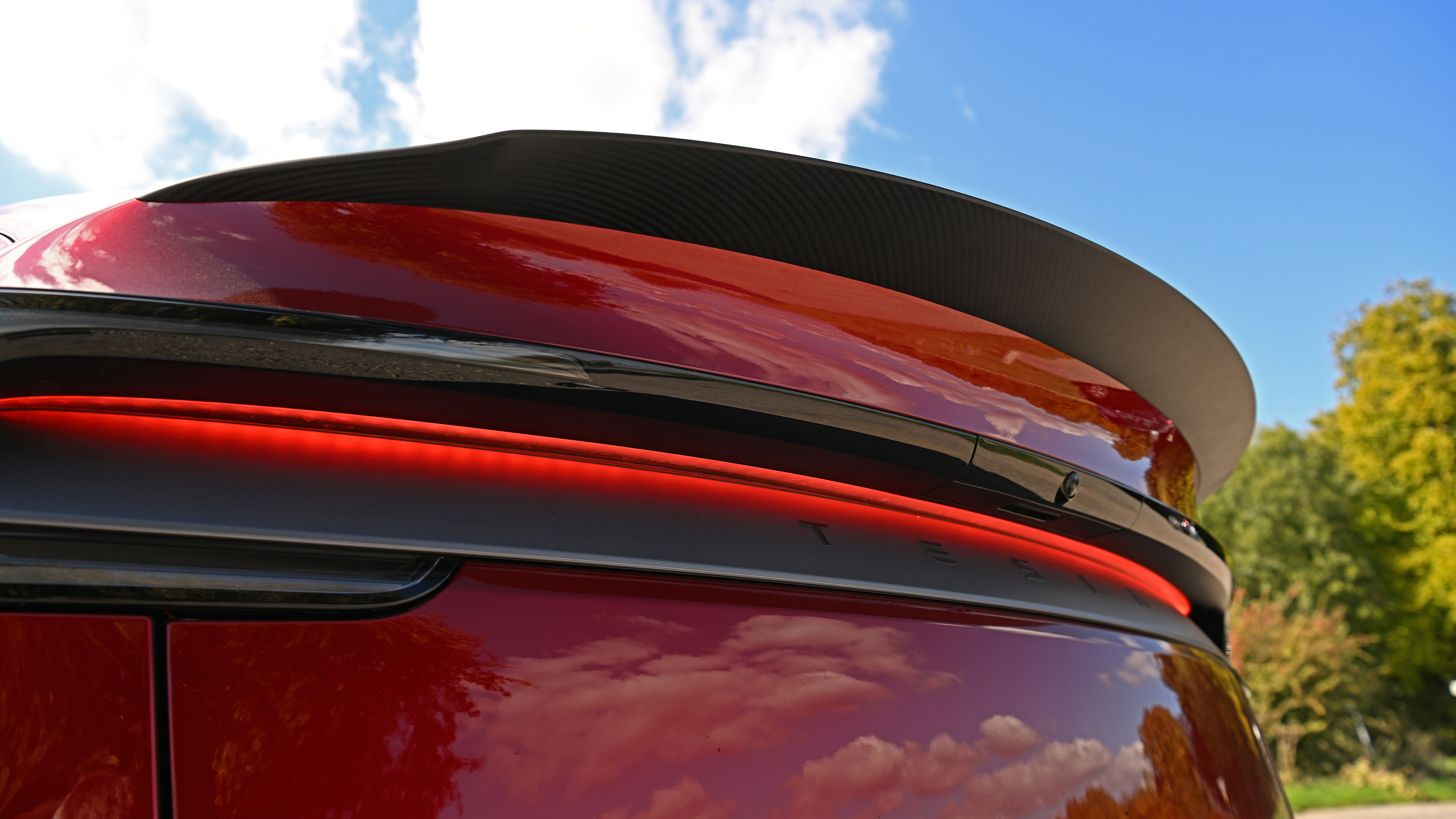Tesla Model Y Performance 2025 - spoiler
