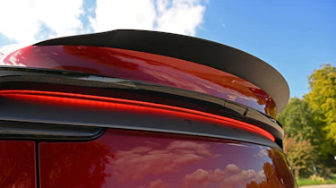 Tesla Model Y Performance 2025 - spoiler