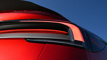 Tesla Model Y Performance 2025 -