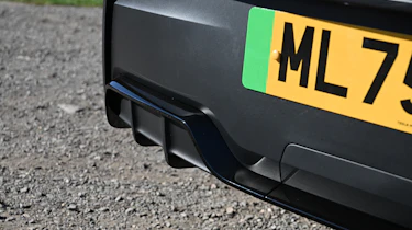 Tesla Model Y Performance 2025 - splitter