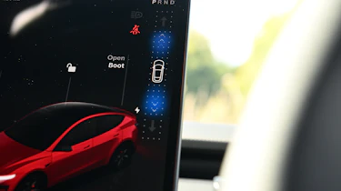Tesla Model Y Performance 2025 -
