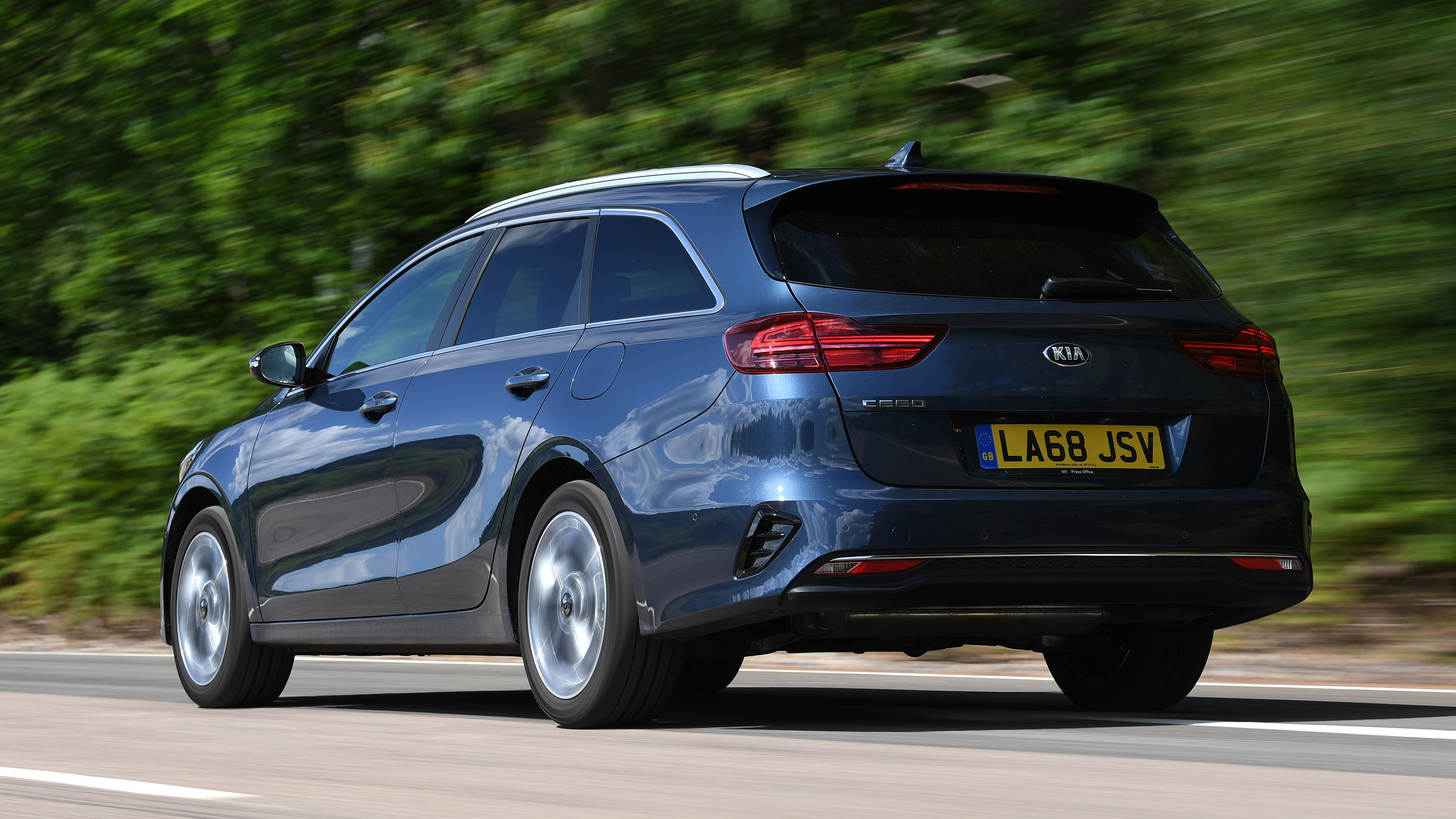 Used Car Hunter - small estate cars for £13,000 - Kia Ceed Sportwagon, rear tracking 
