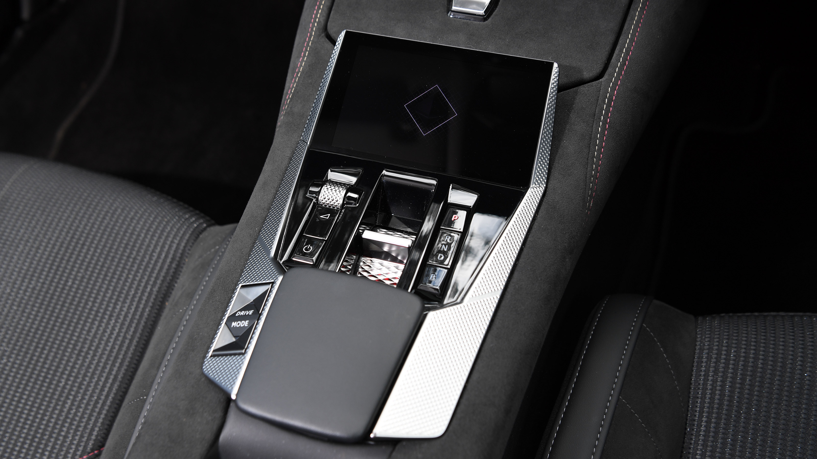 Used DS4 Mk2 - centre console