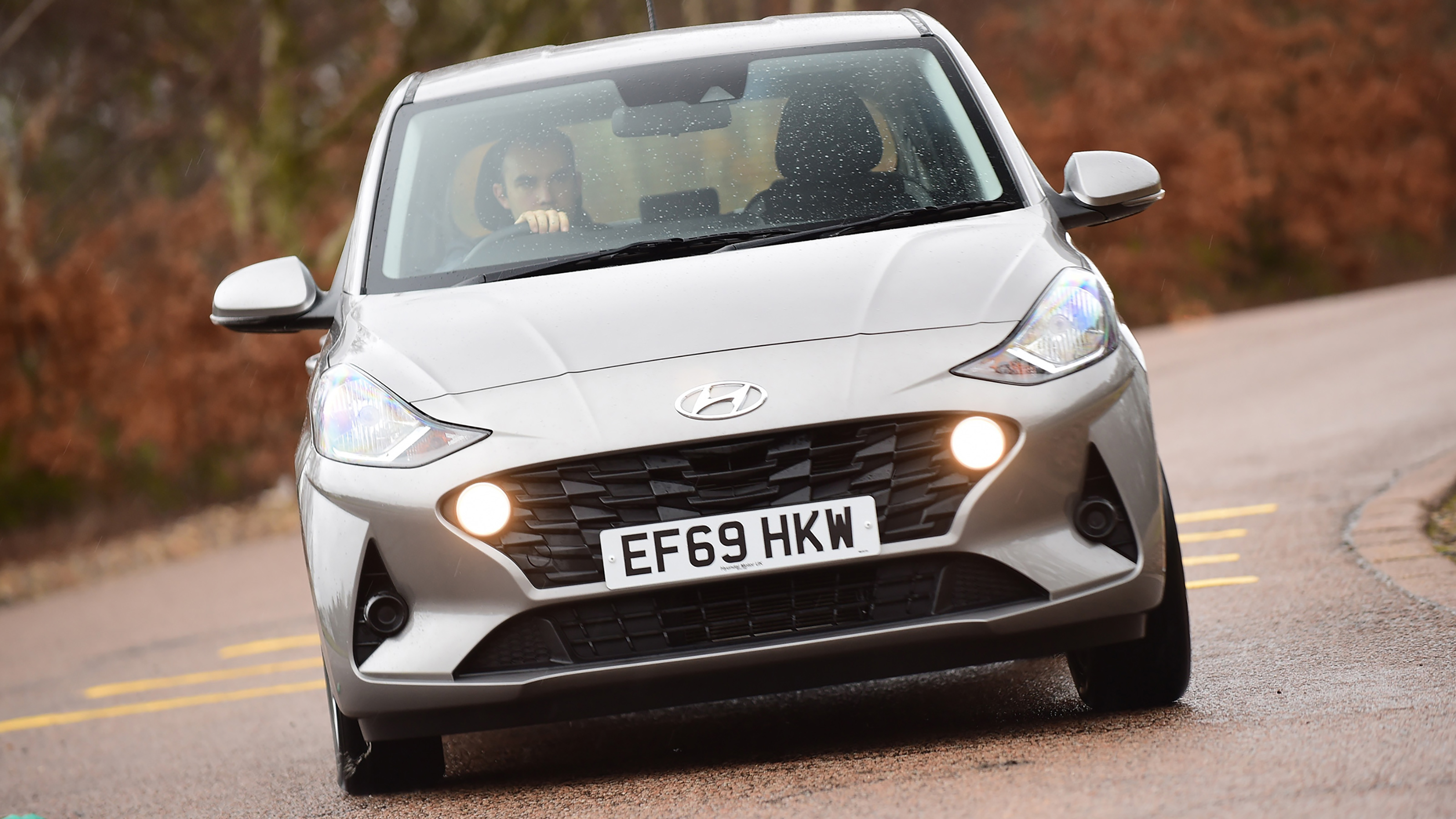 Hyundai i10 - front cornering