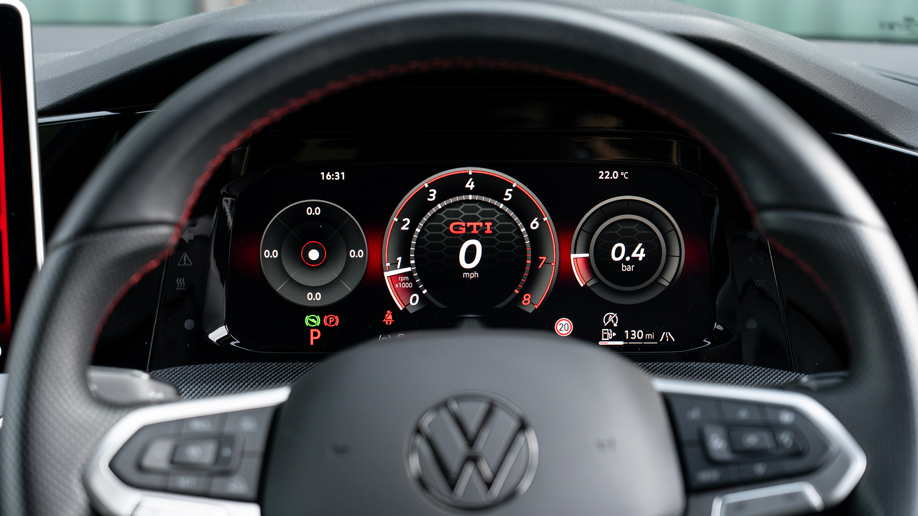 Volkswagen Golf GTI Clubsport - dashboard screen