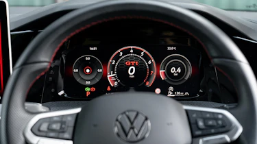 Volkswagen Golf GTI Clubsport - dashboard screen