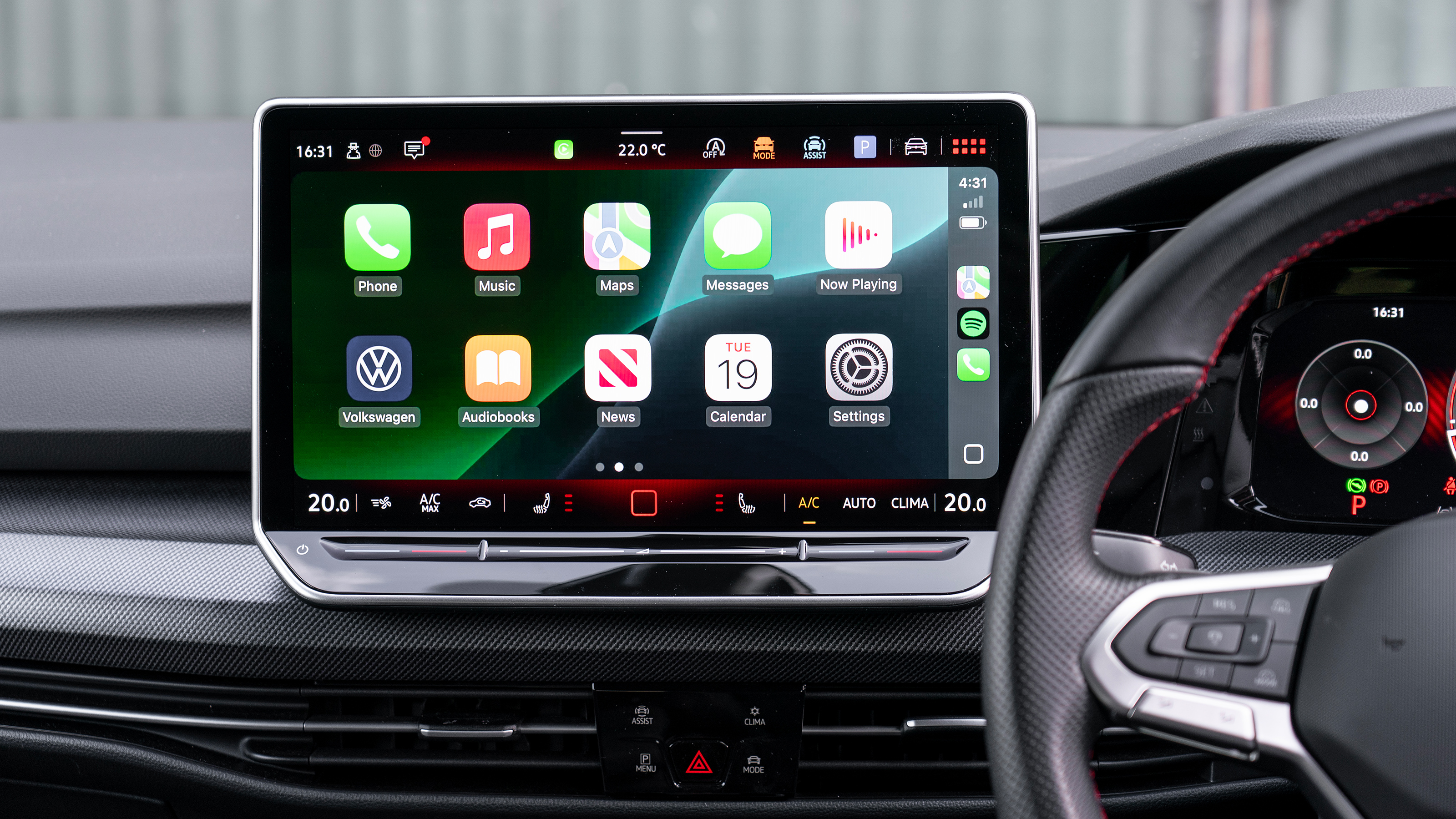 Volkswagen Golf GTI Clubsport - infotainment screen