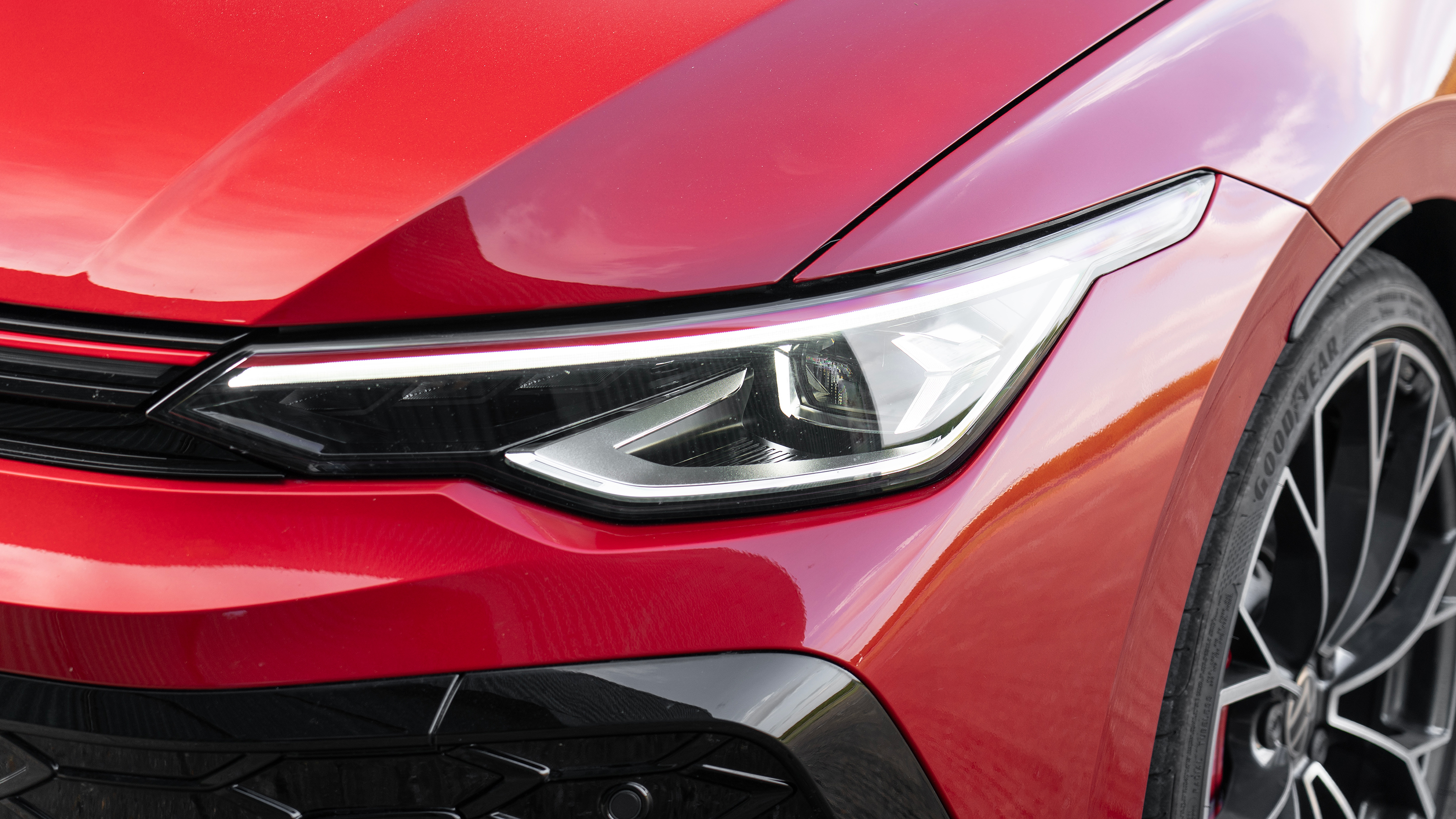 Volkswagen Golf GTI Clubsport - headlight