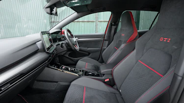 Volkswagen Golf GTI Clubsport - front seats