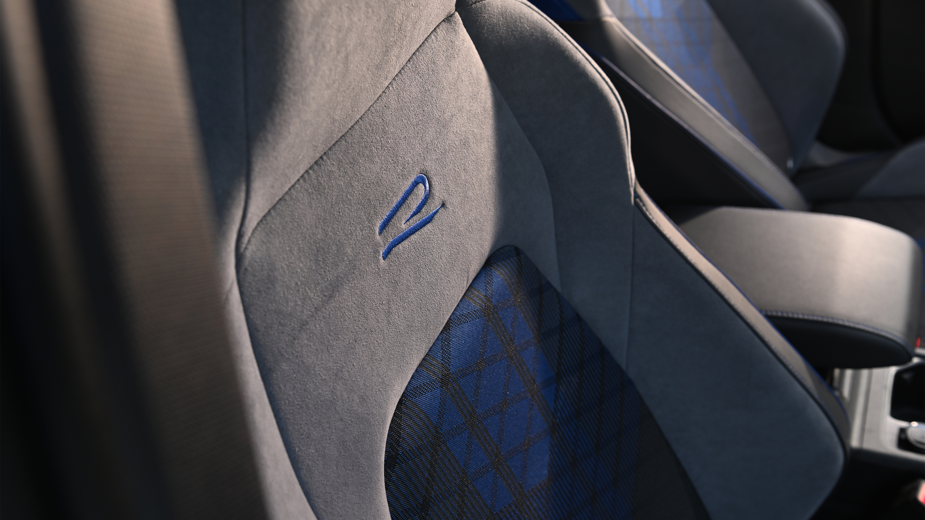 VW Golf R LT - 'R' on seat