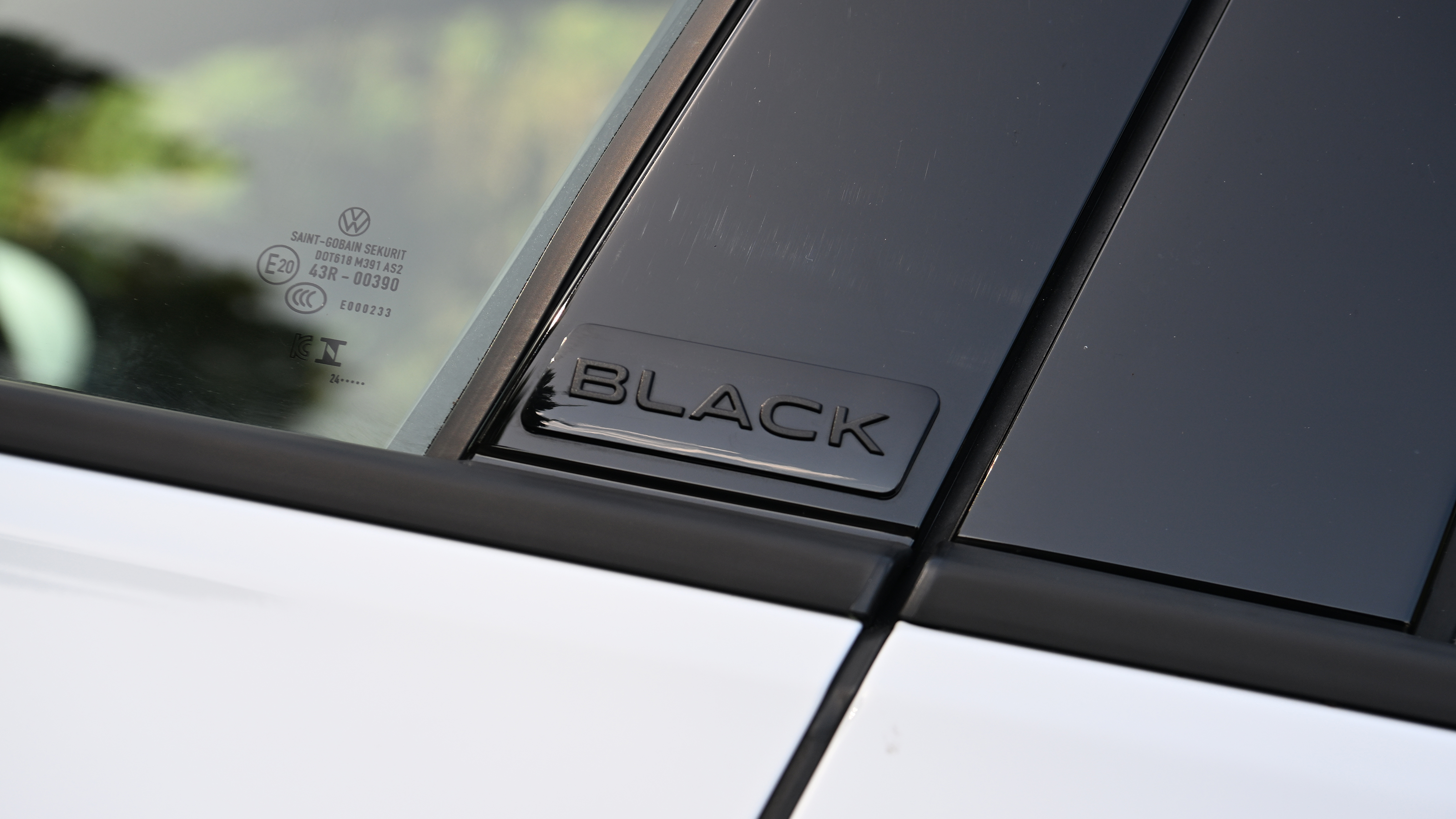 VW Golf R LT - black badge
