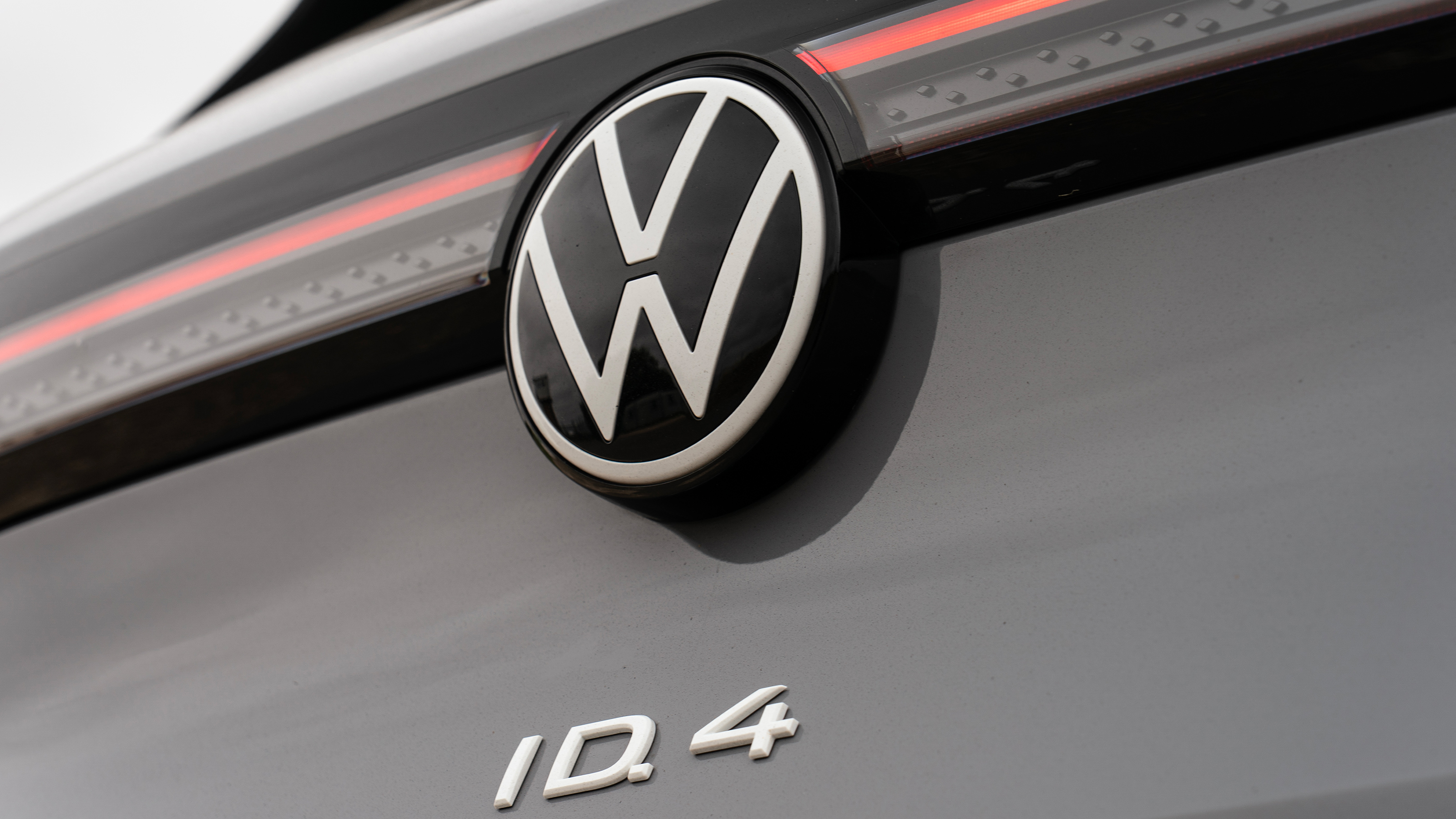 Volkswagen ID.4 - VW badge