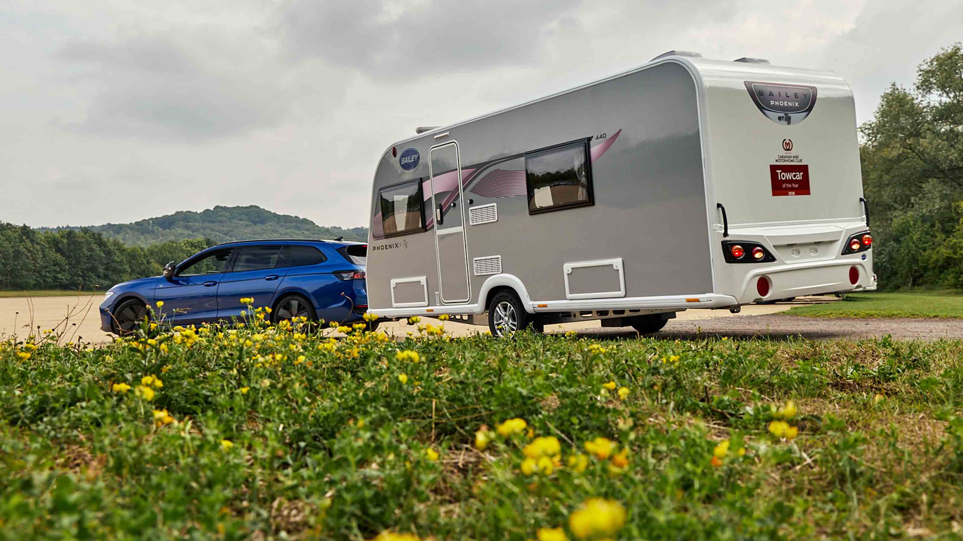 Volkswagen Passat R-Line - reversing around a corner while towing