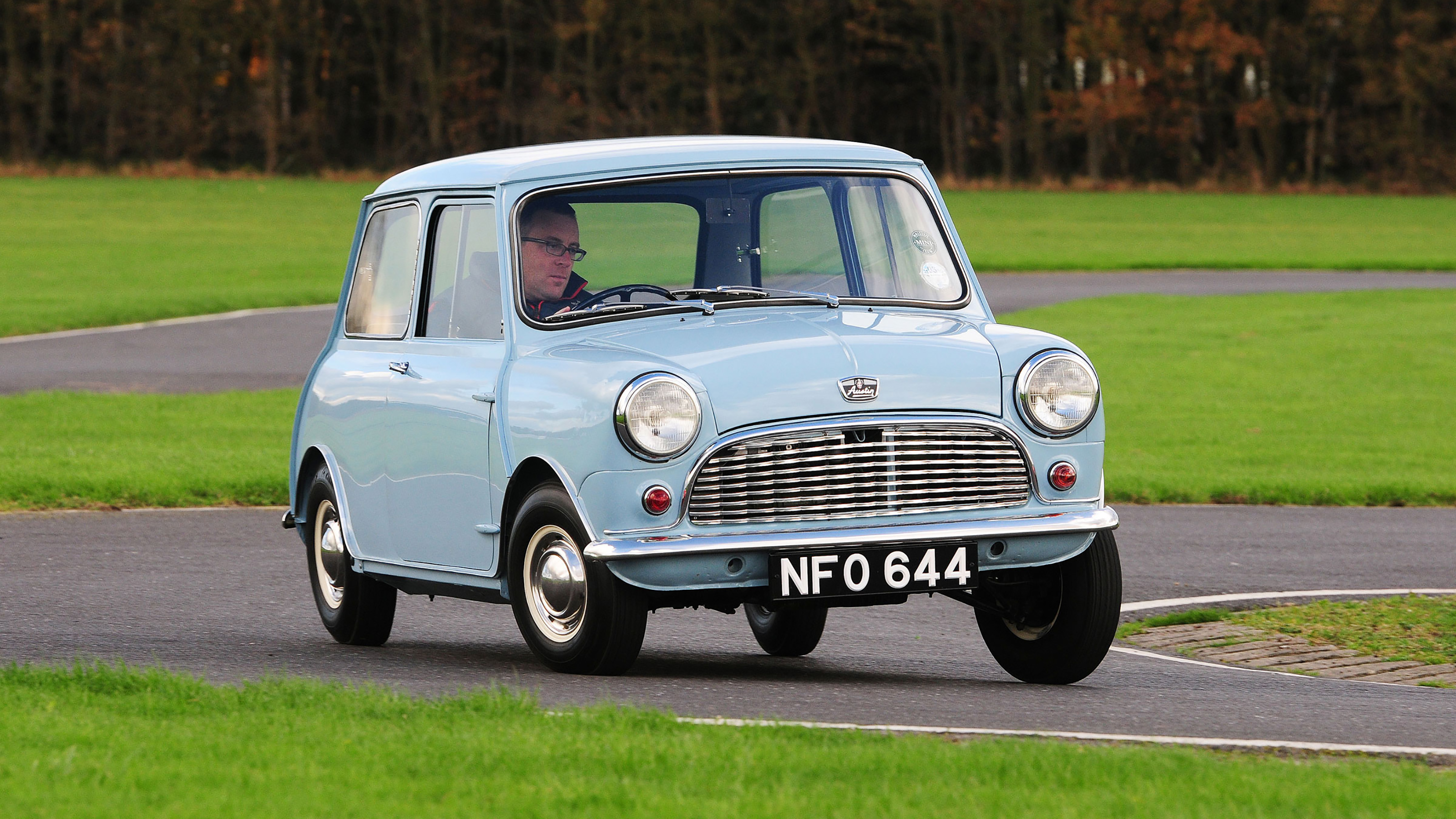 Austin Mini - front cornering