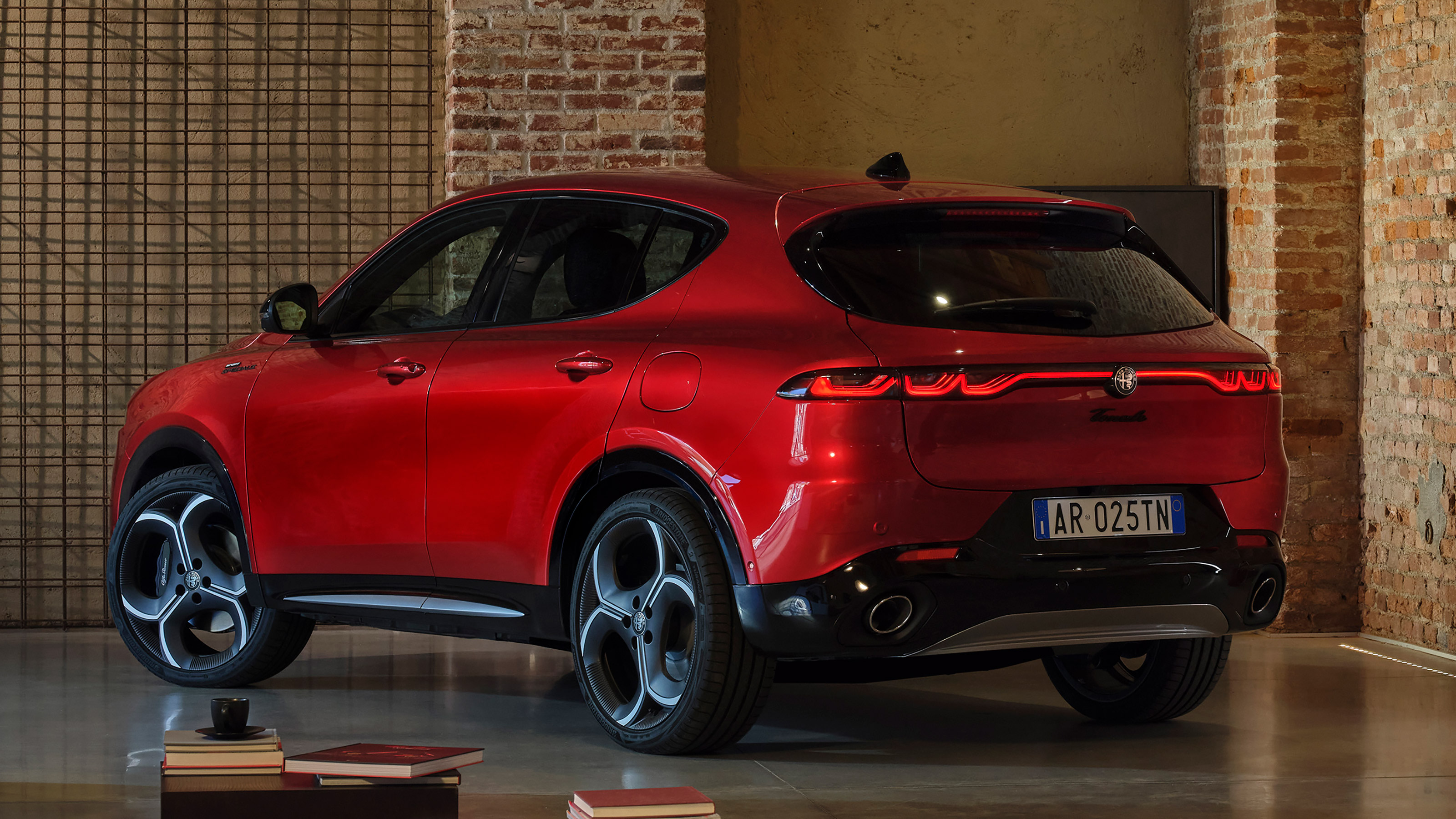 Alfa Romeo Tonale - rear studio