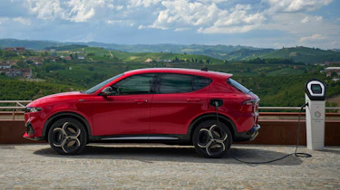 Alfa Romeo Tonale - side