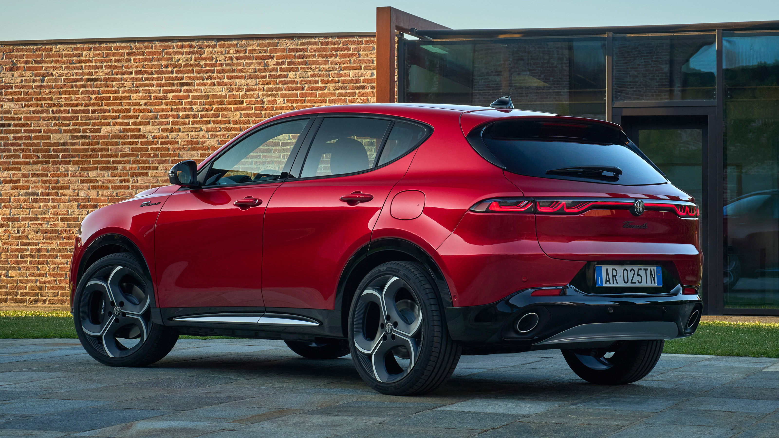 Alfa Romeo Tonale - rear