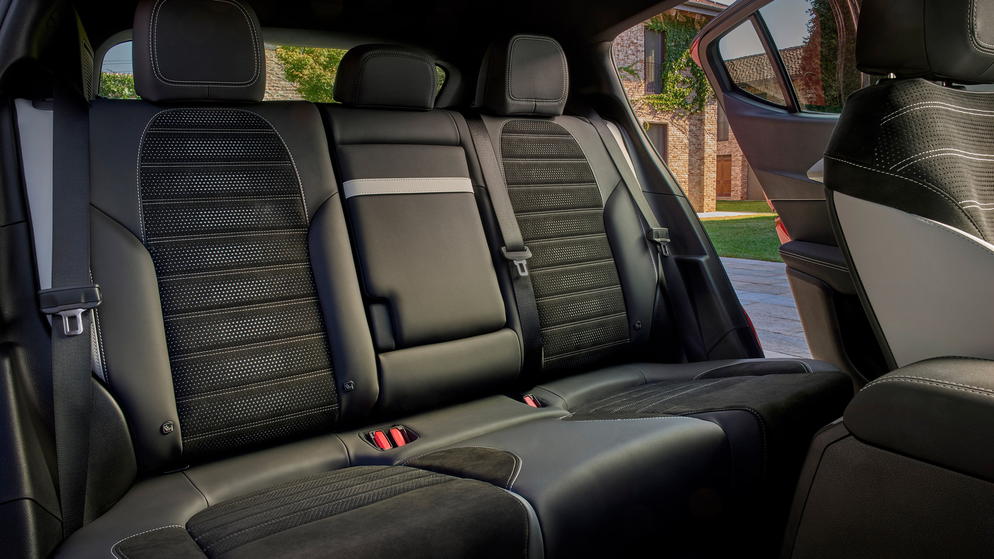 Alfa Romeo Tonale - rear seats