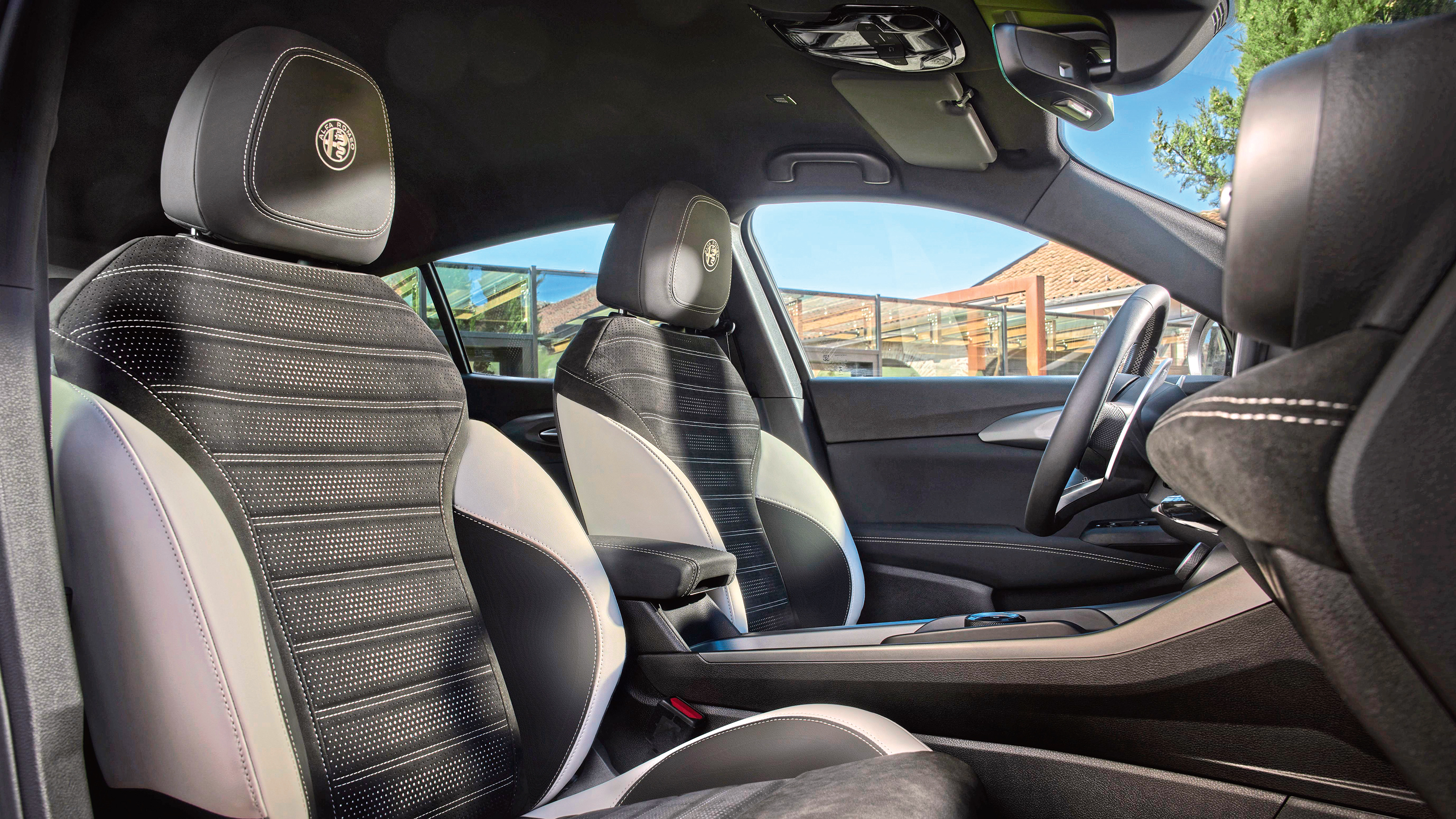 Alfa Romeo Tonale facelift - front seats