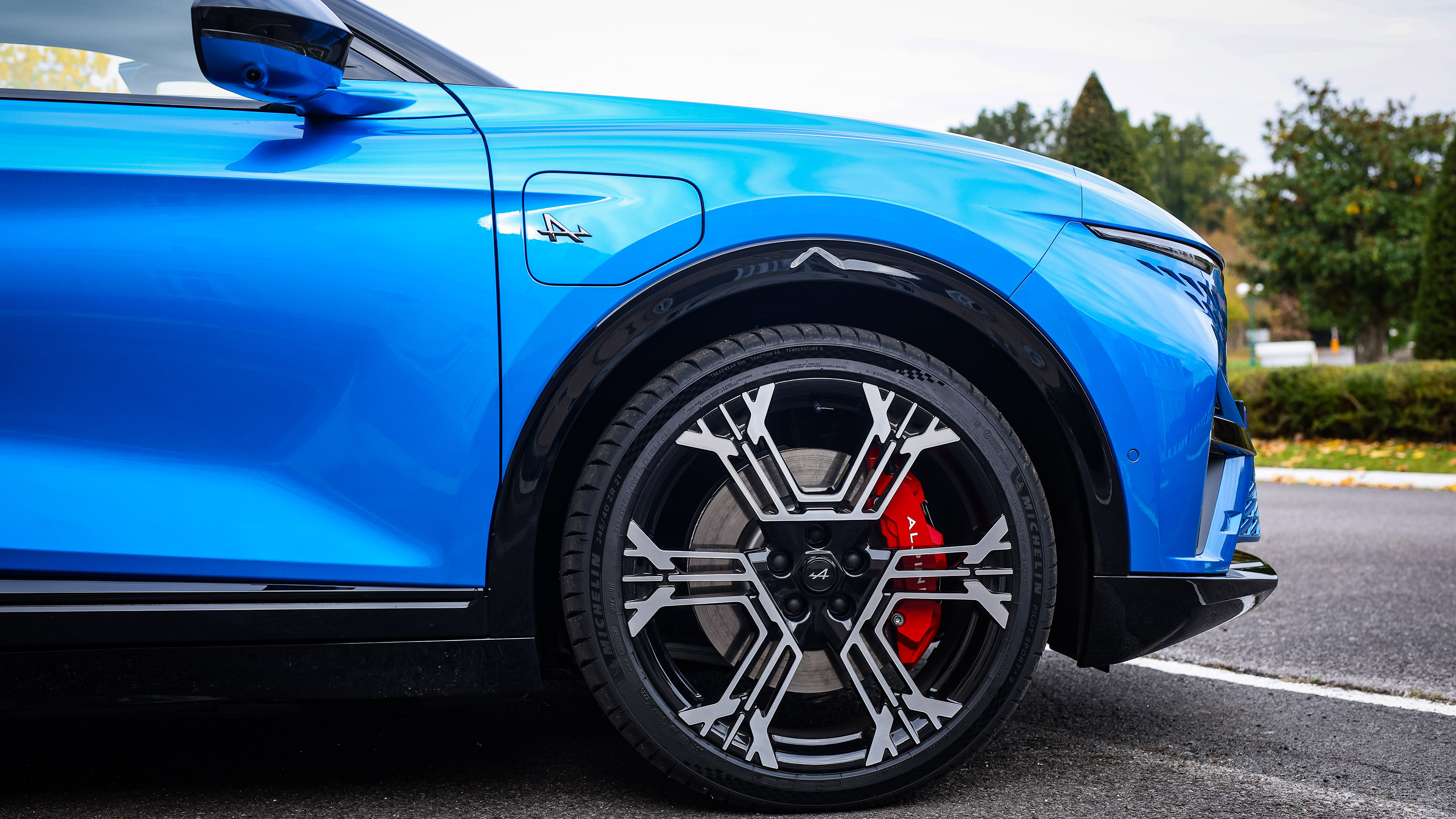 Alpine A390 - side detail