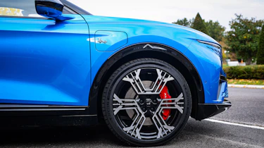 Alpine A390 - side detail