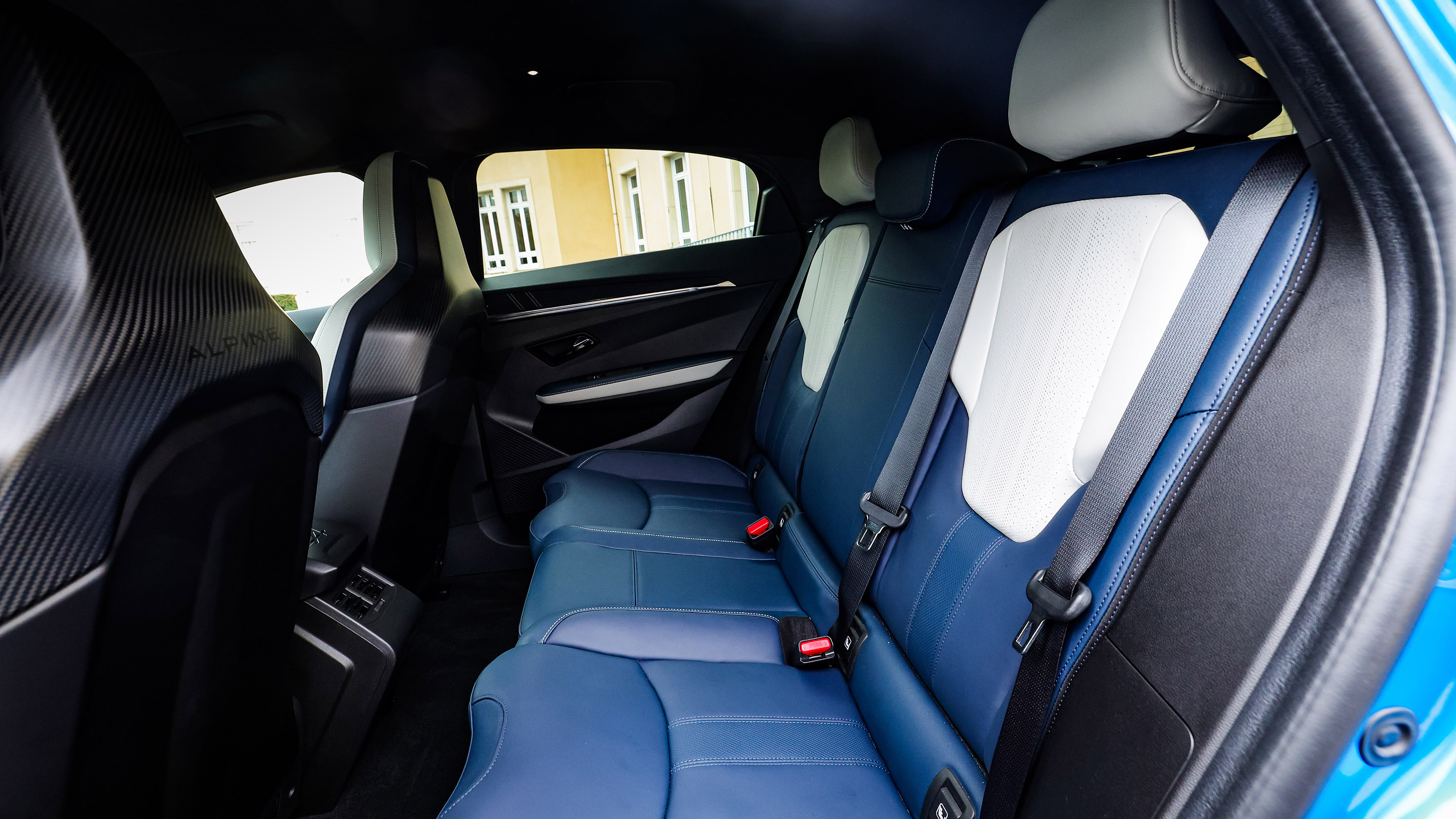 Alpine A390 - rear seats