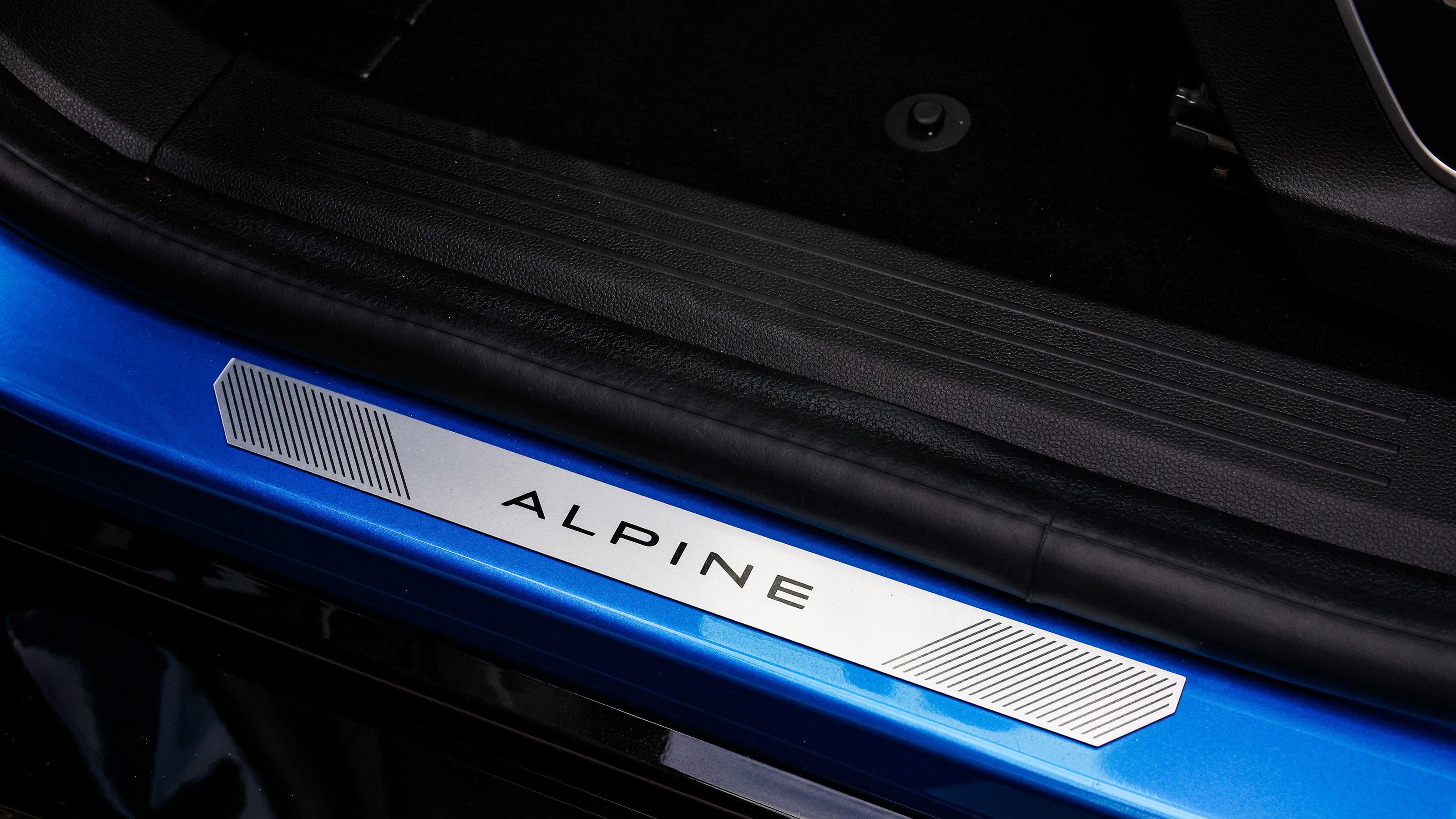 Alpine A390 - sill