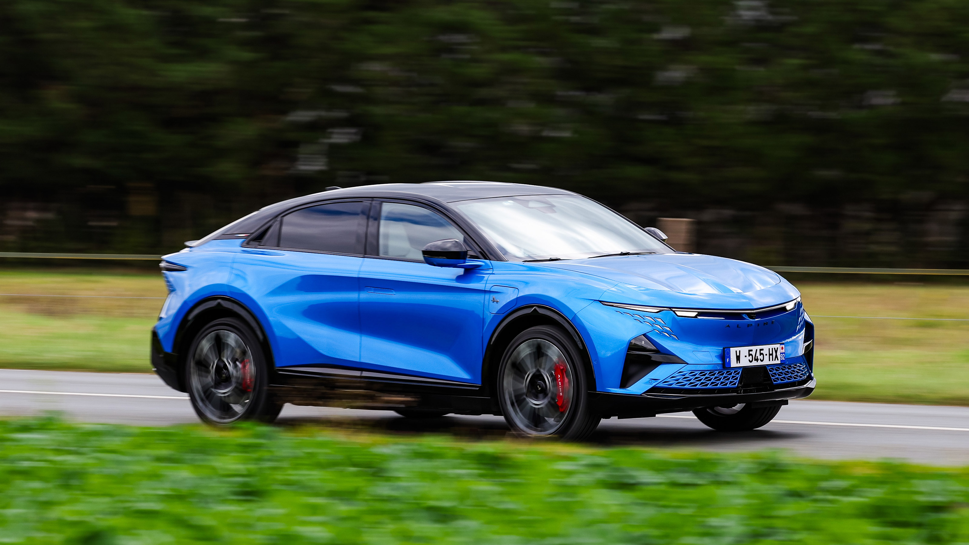 Alpine A390 - front action