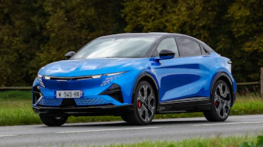 Alpine A390 - front action